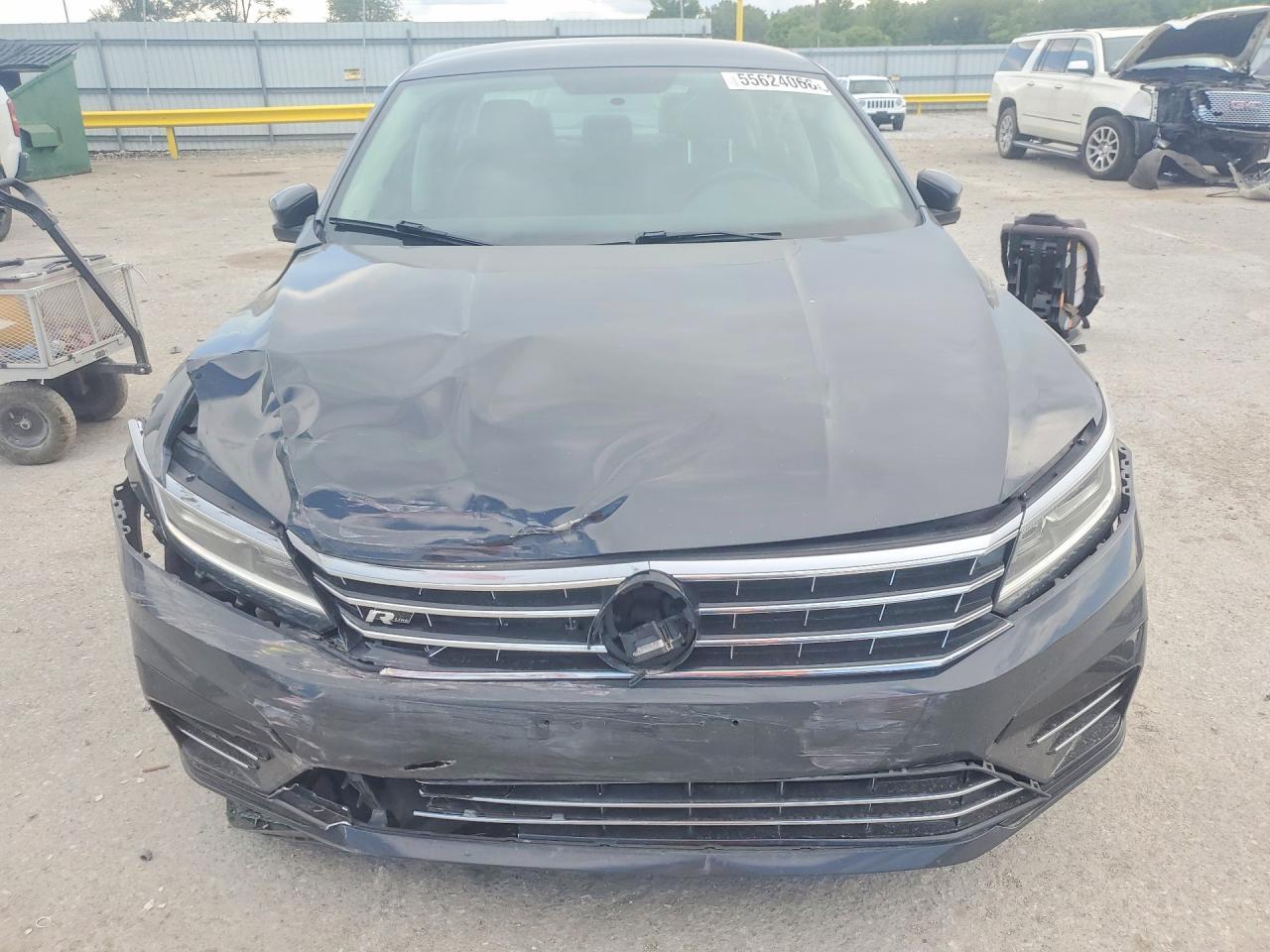 2017 VOLKSWAGEN Passat