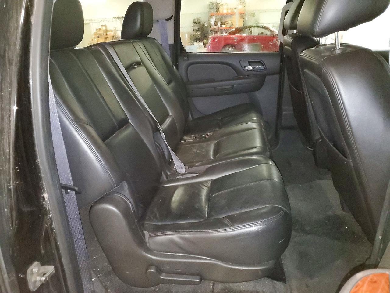 2011 CHEVROLET Suburban