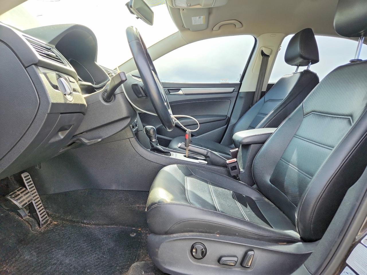 2017 VOLKSWAGEN Passat