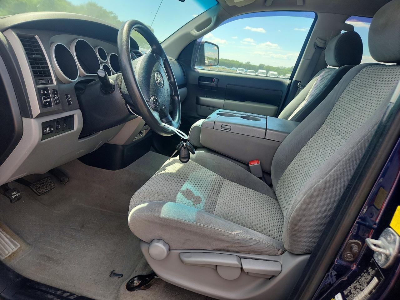 2011 TOYOTA TUNDRA