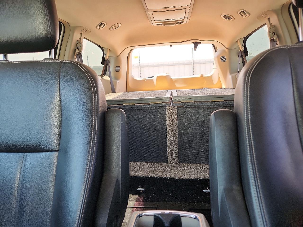 2013 CHRYSLER Town & Country