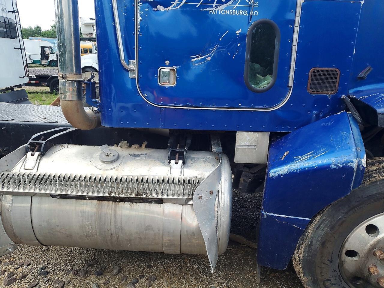 1996 PETERBILT 385