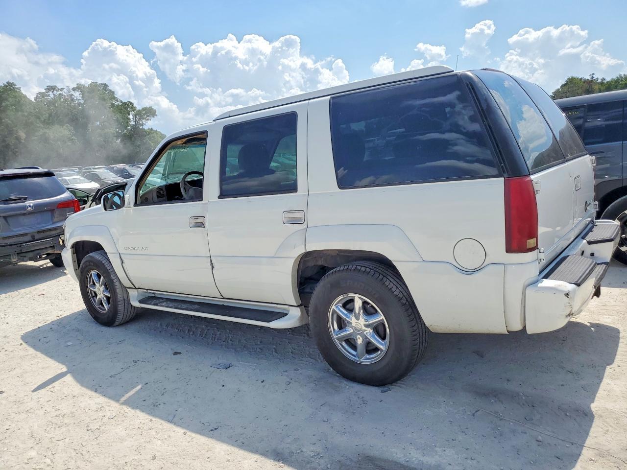 2000 CADILLAC ESCALADE