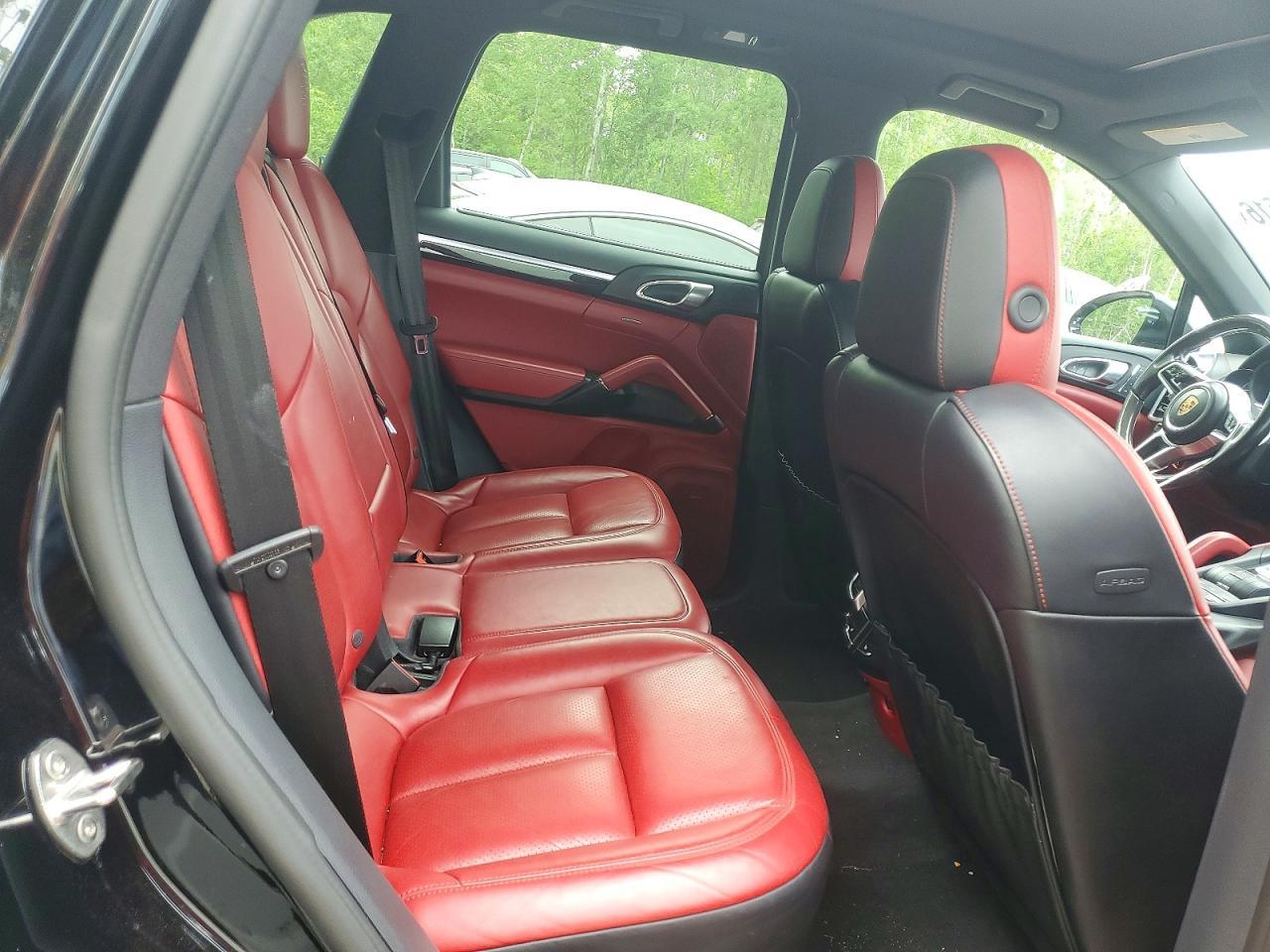 2017 PORSCHE CAYENNE