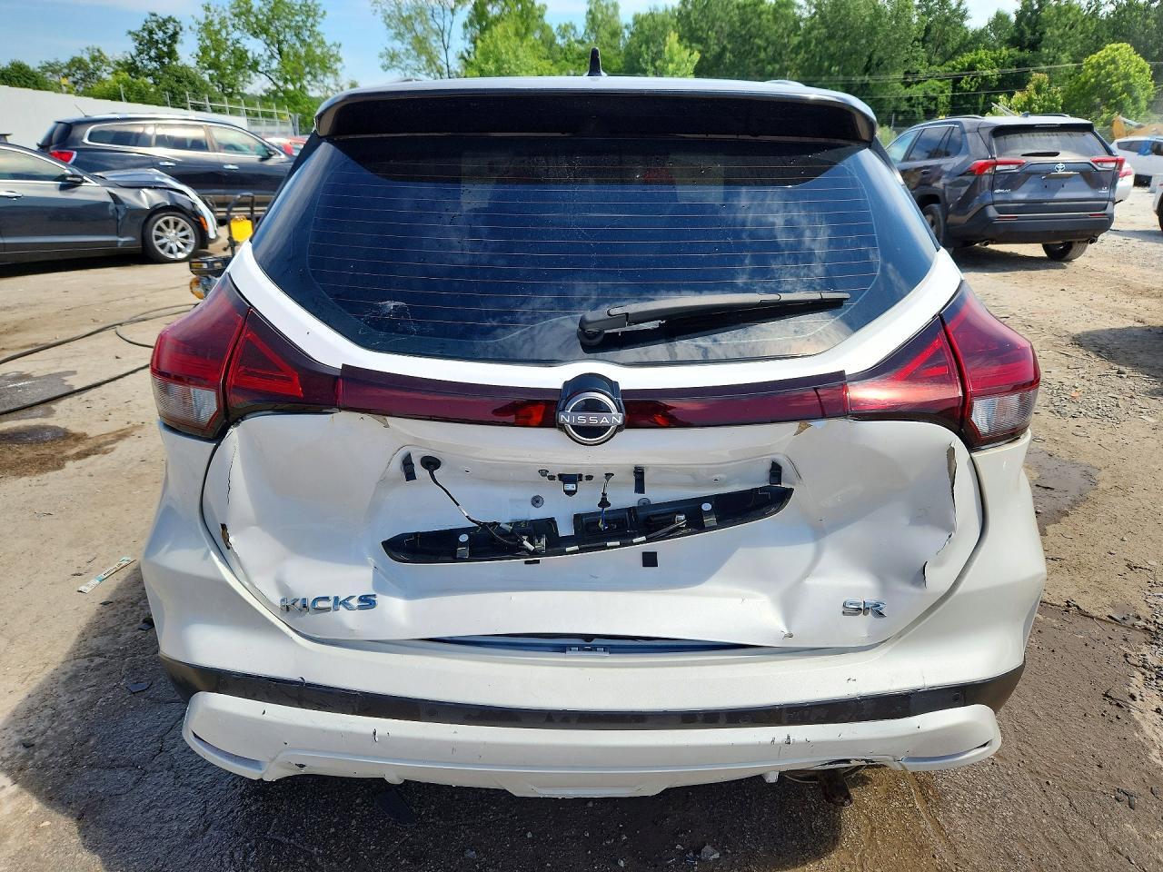 2023 NISSAN KICKS