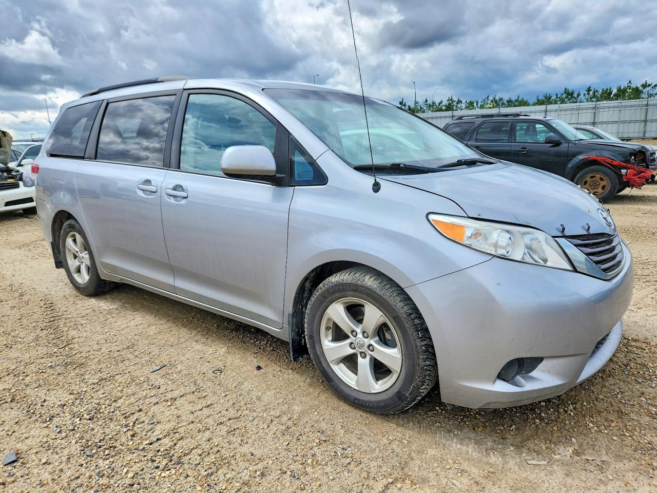 2013 TOYOTA SIENNA