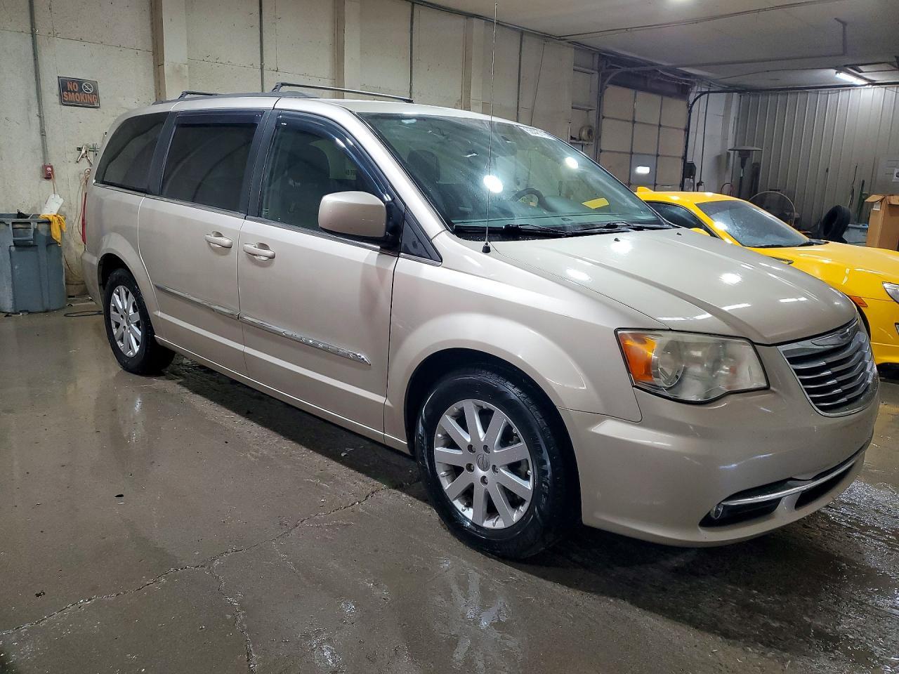 2013 CHRYSLER Town & Country