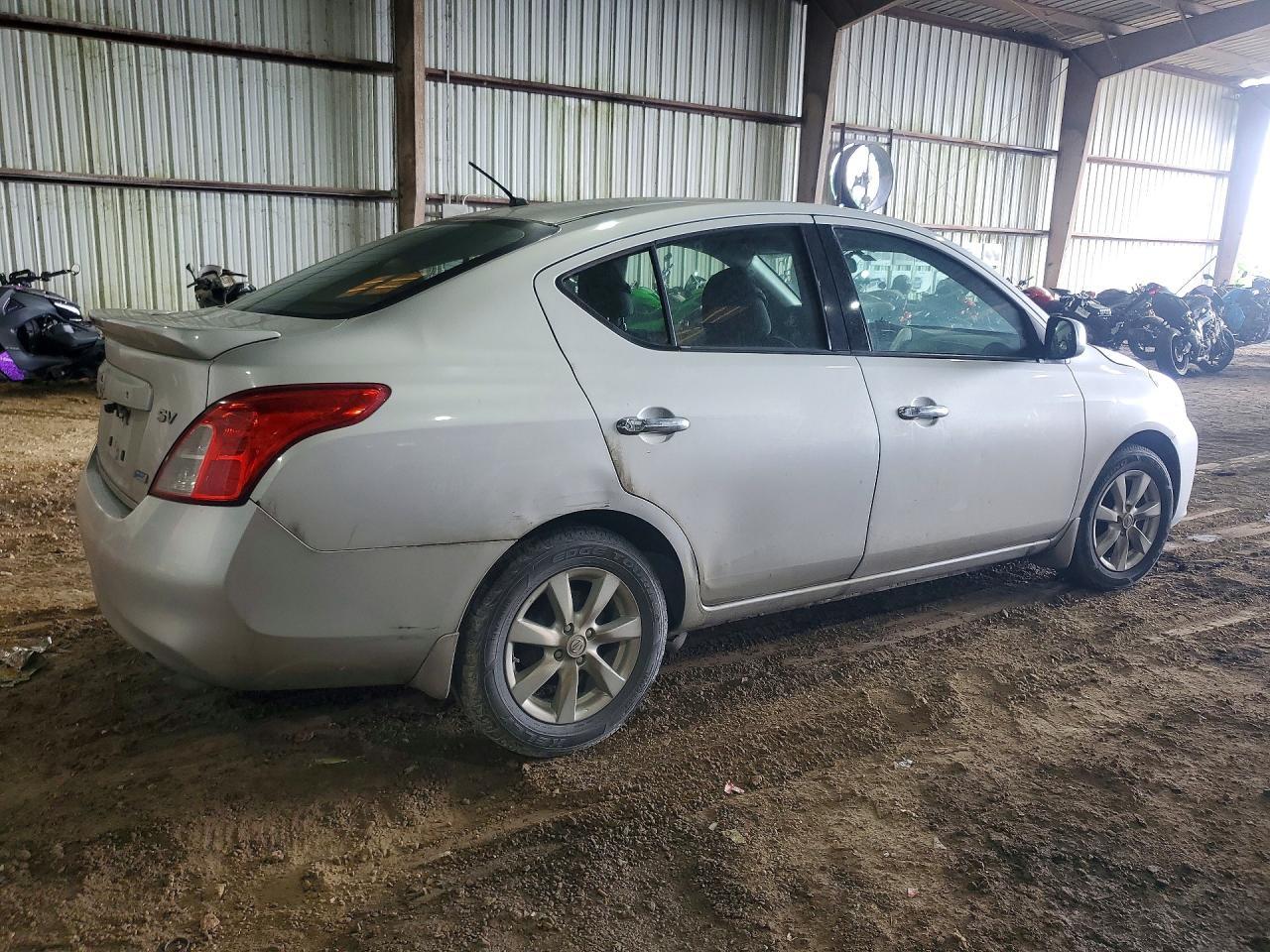 2014 NISSAN VERSA