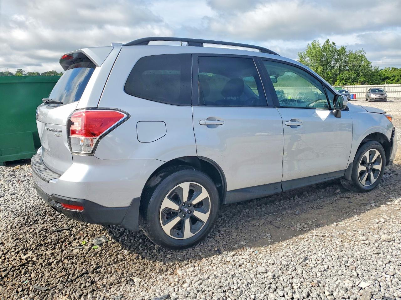 2017 SUBARU FORESTER