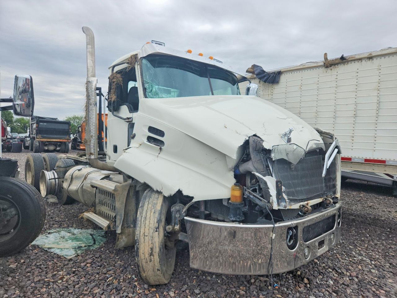 2017 MACK 600 Rd600