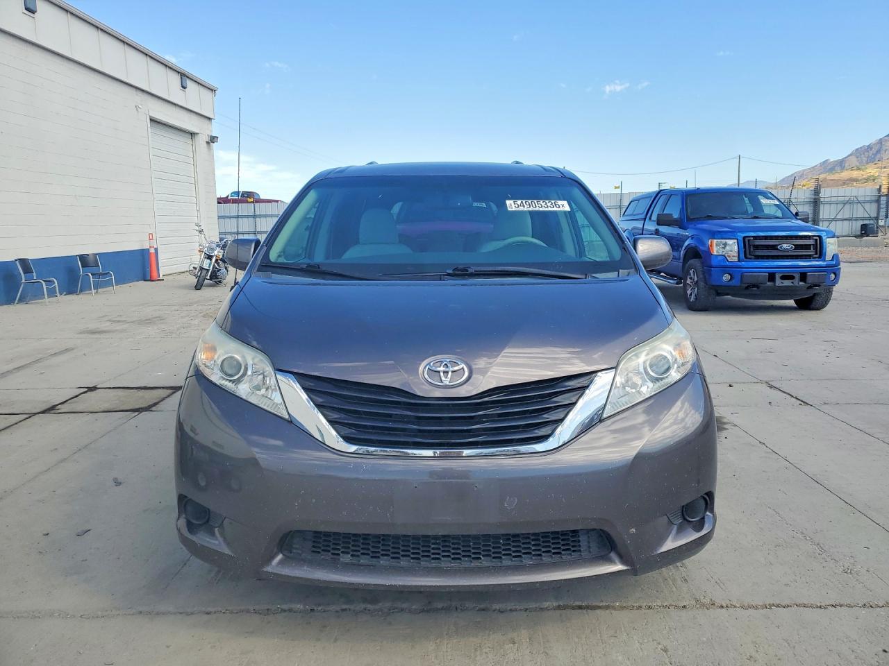 2012 TOYOTA SIENNA