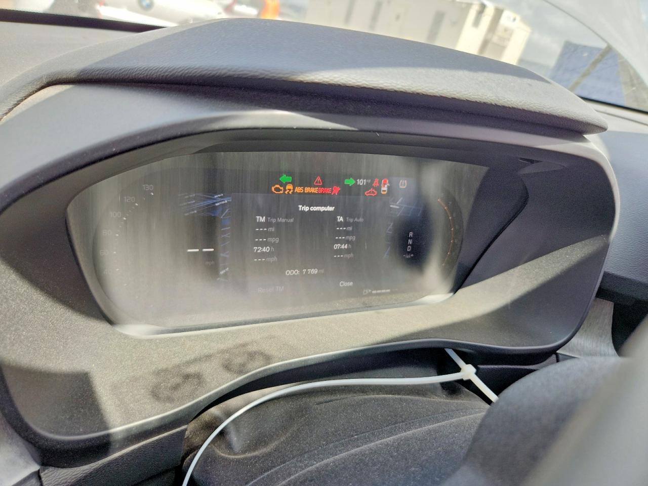 2026 VOLVO XC40