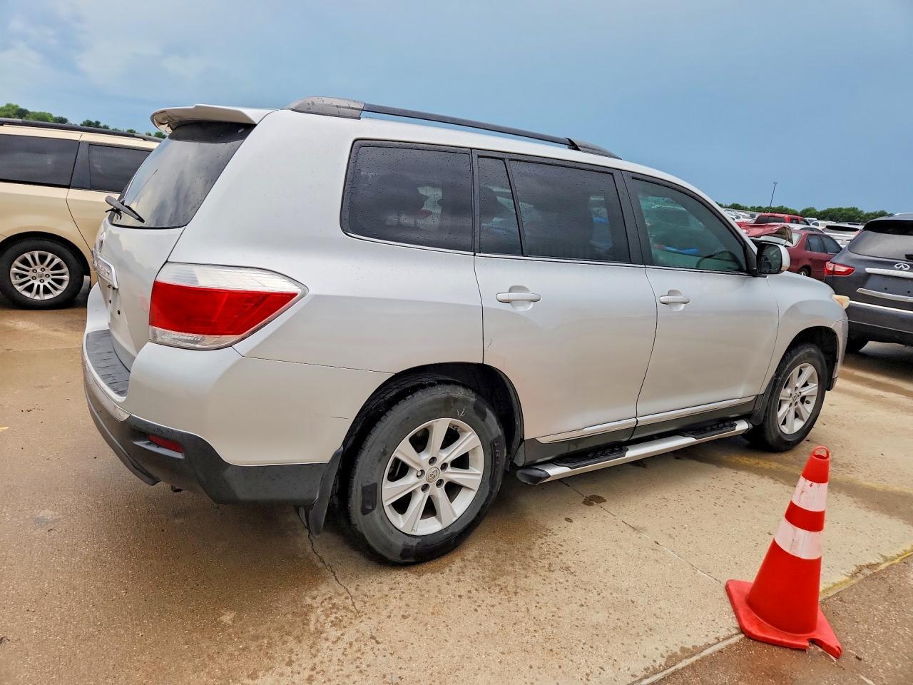2012 TOYOTA HIGHLANDER