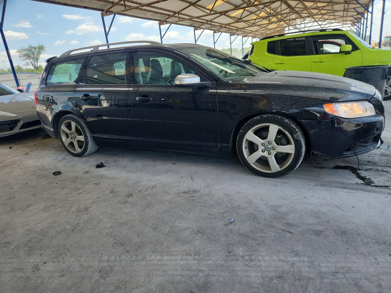 2010 VOLVO V70