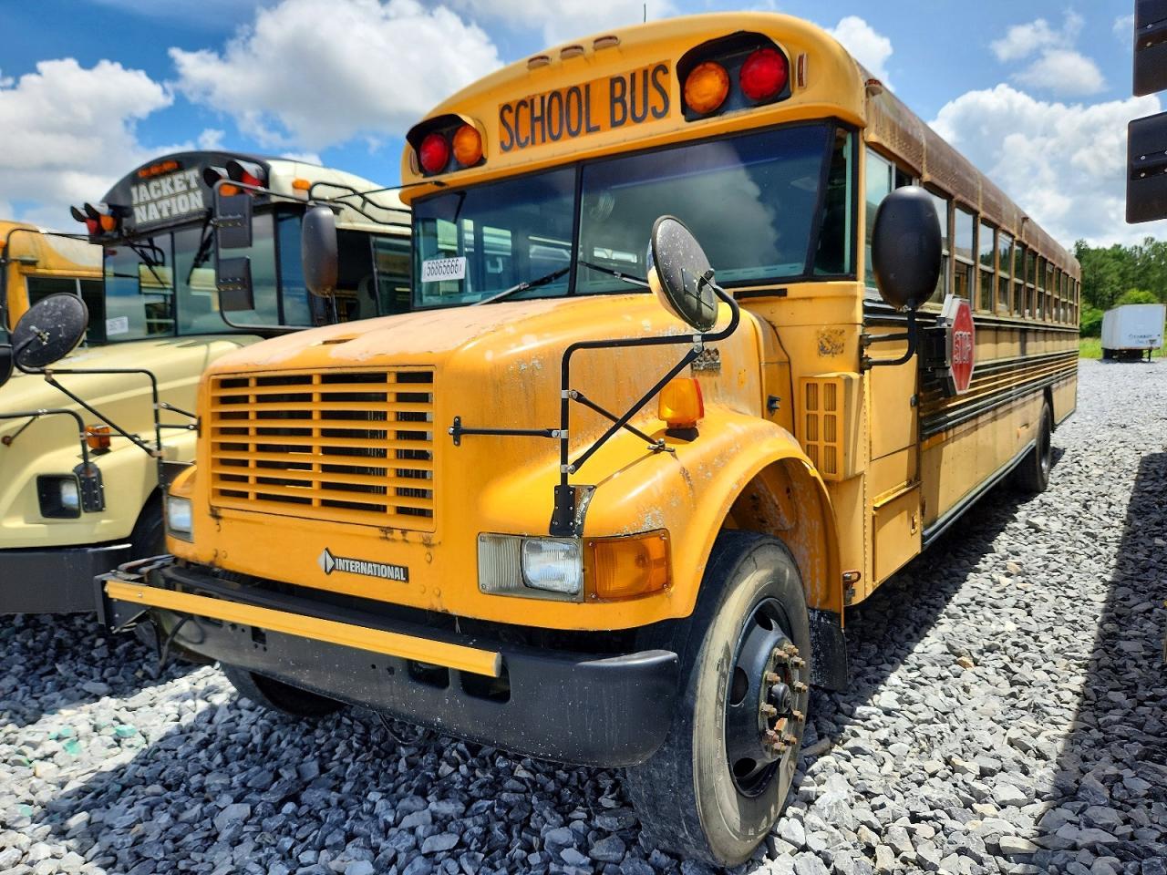 2003 INTERNATIONAL 3800