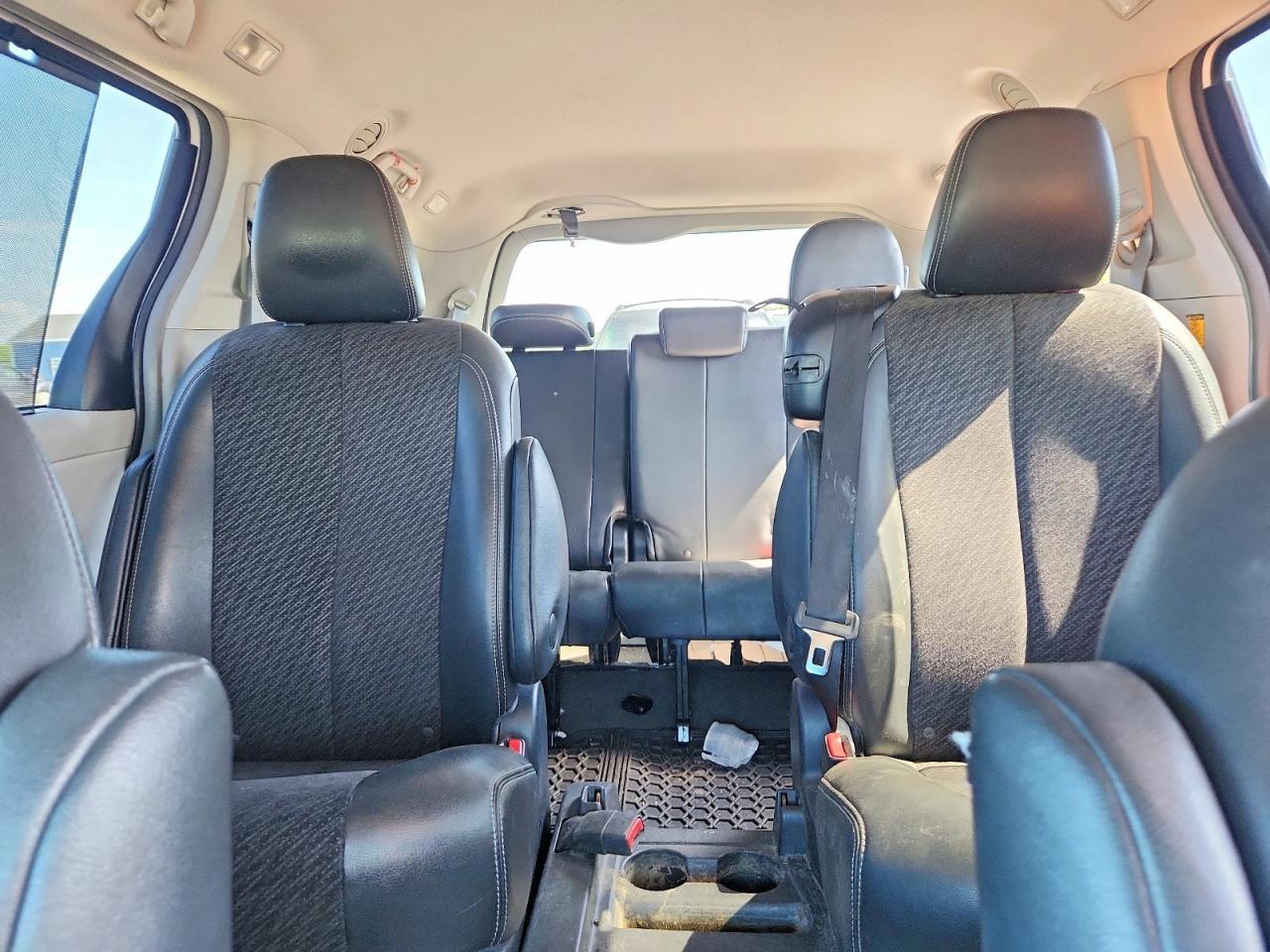 2011 TOYOTA SIENNA