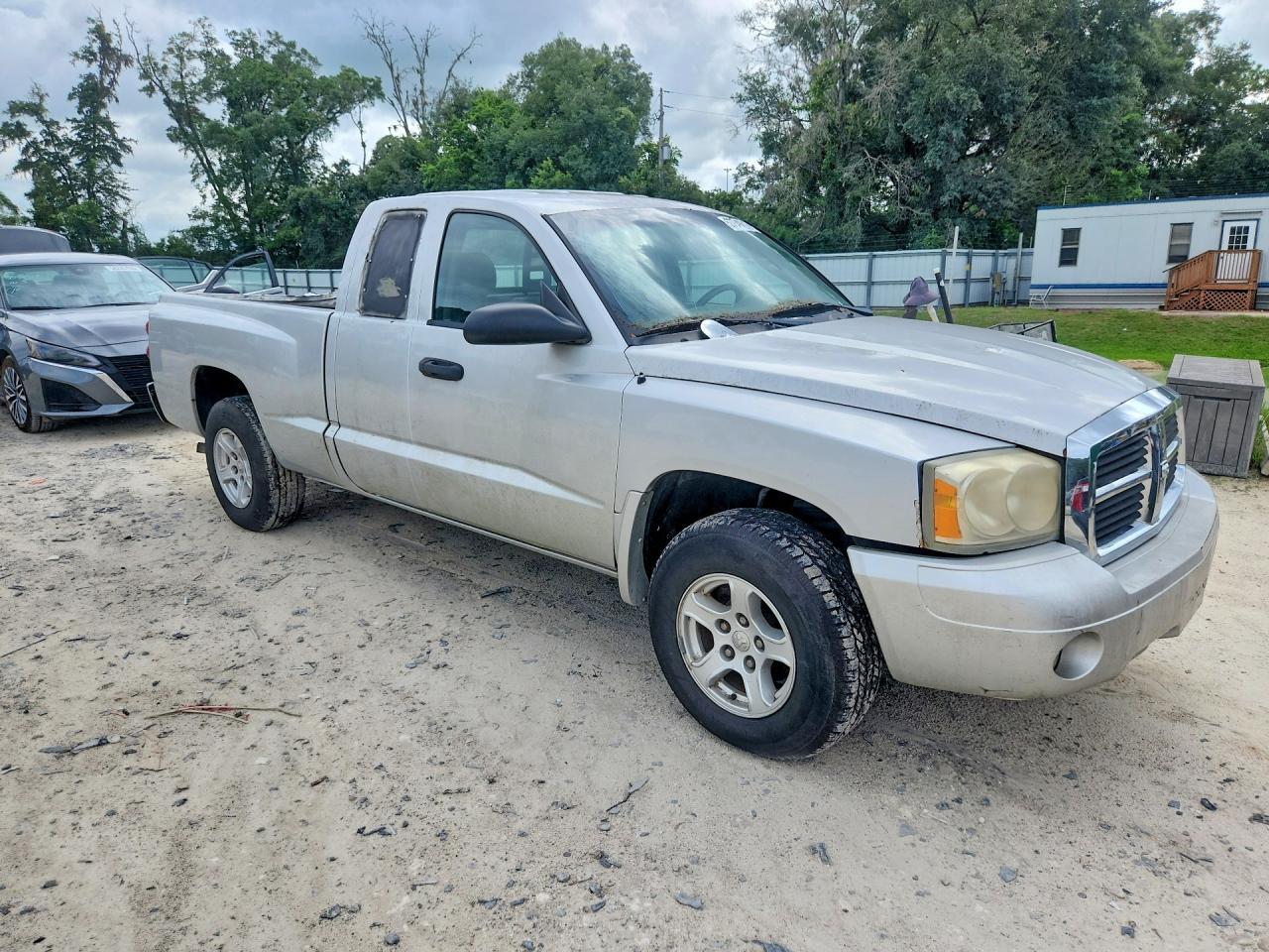 2006 DODGE Dakota