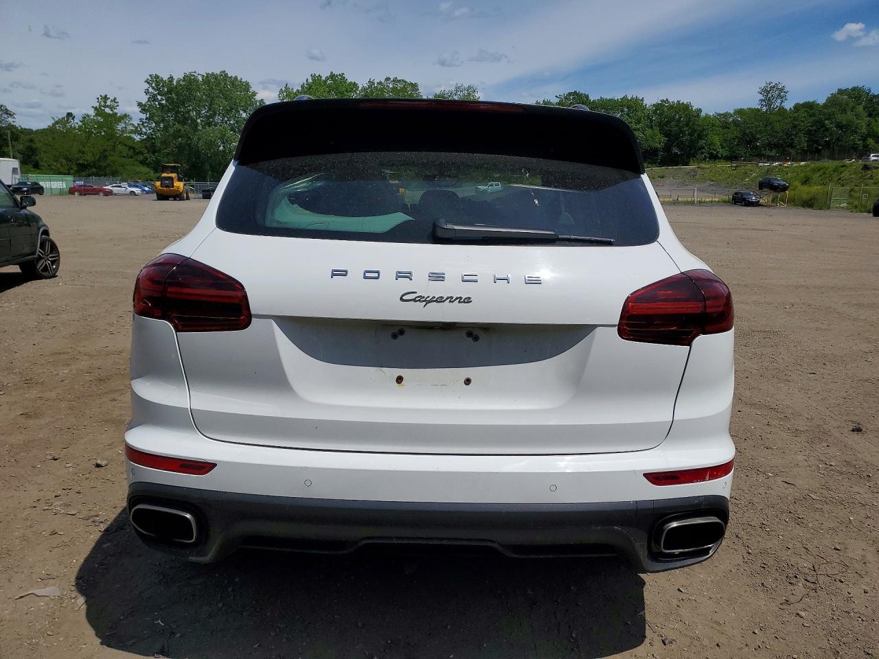 2017 PORSCHE CAYENNE