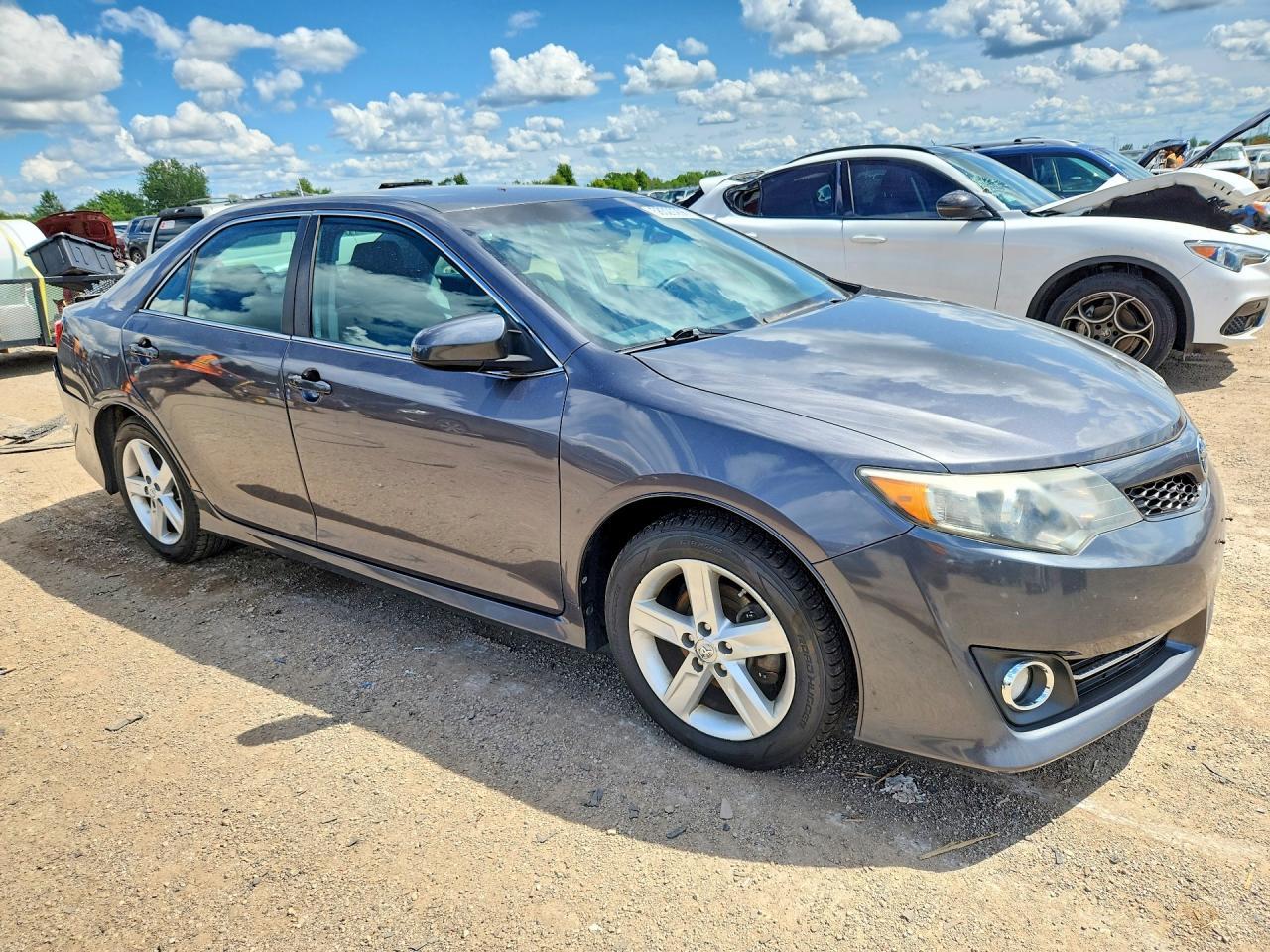2014 TOYOTA CAMRY