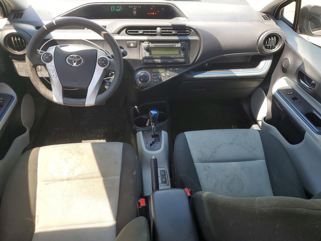 2013 TOYOTA Prius c