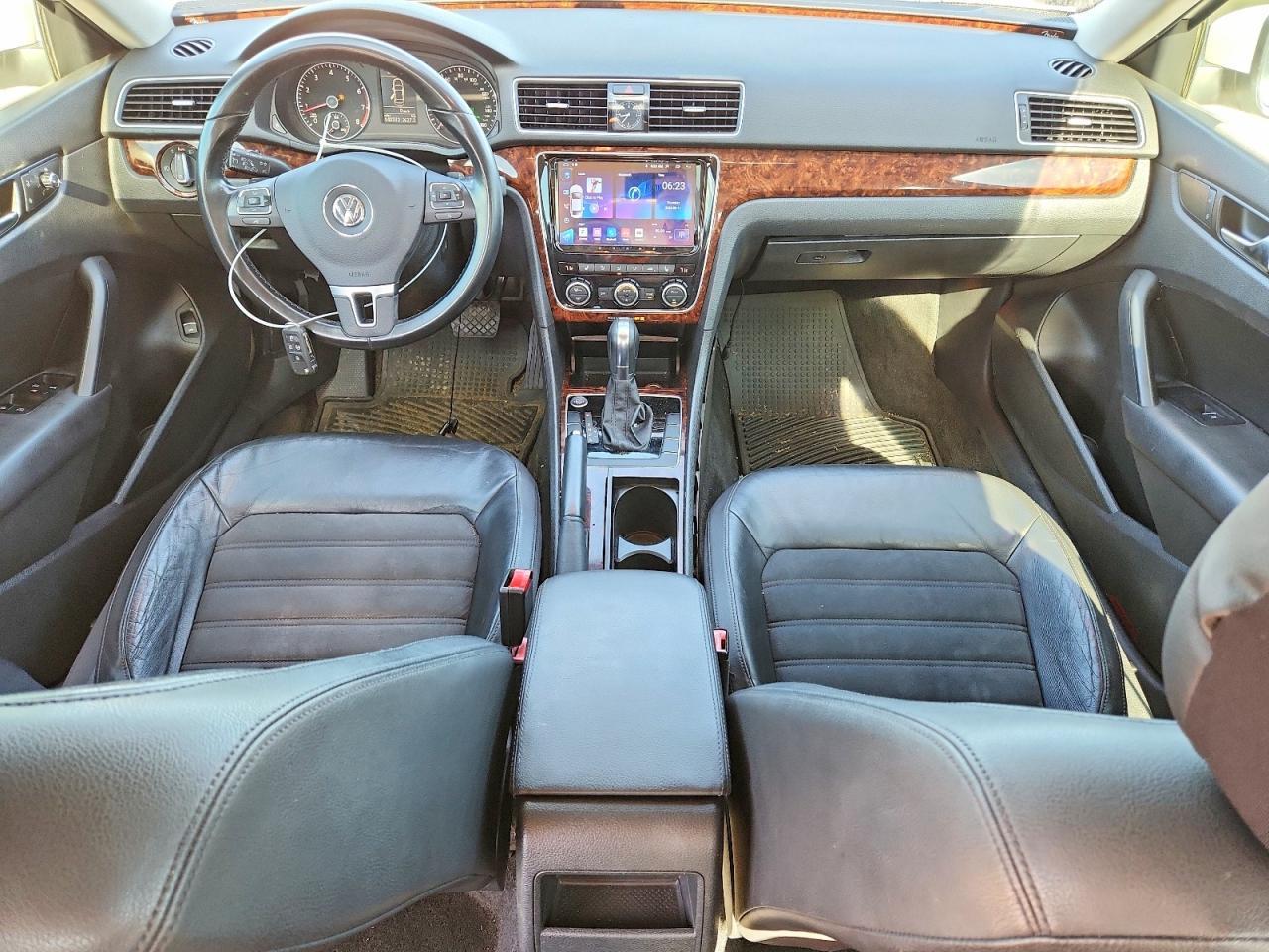 2012 VOLKSWAGEN Passat