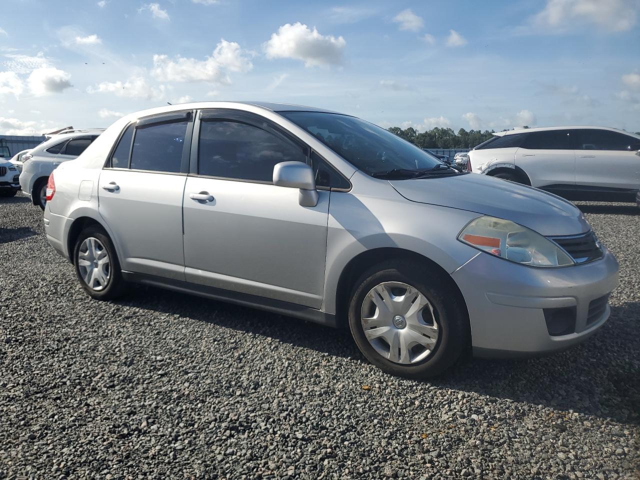2010 NISSAN VERSA