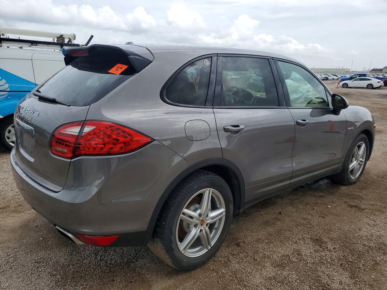 2012 PORSCHE CAYENNE