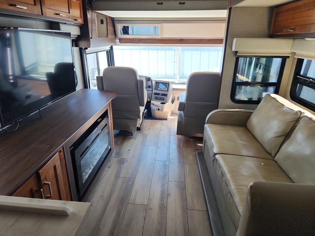 2019 WINNEBAGO Forza