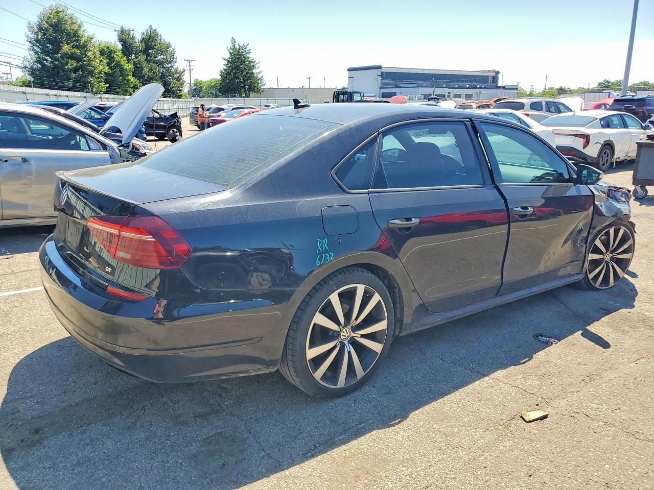 2018 VOLKSWAGEN Passat