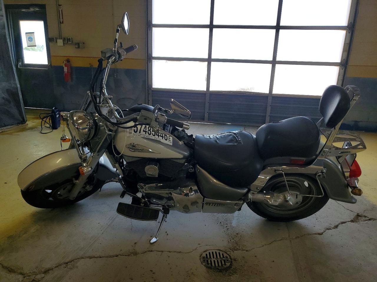 2002 SUZUKI VL1500