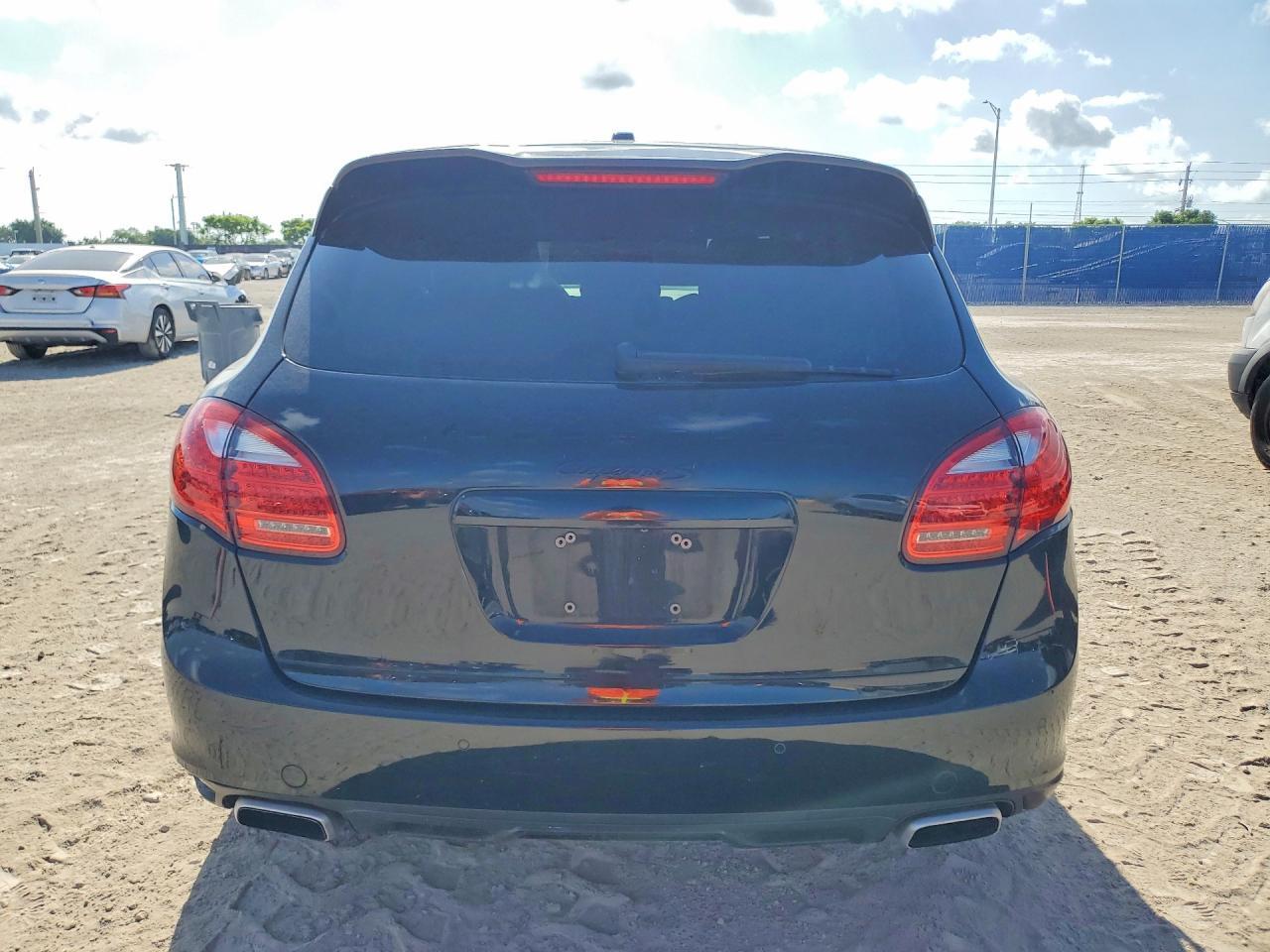 2011 PORSCHE CAYENNE