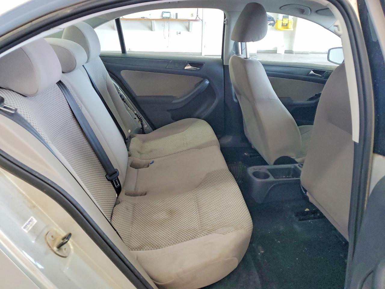 2011 VOLKSWAGEN JETTA