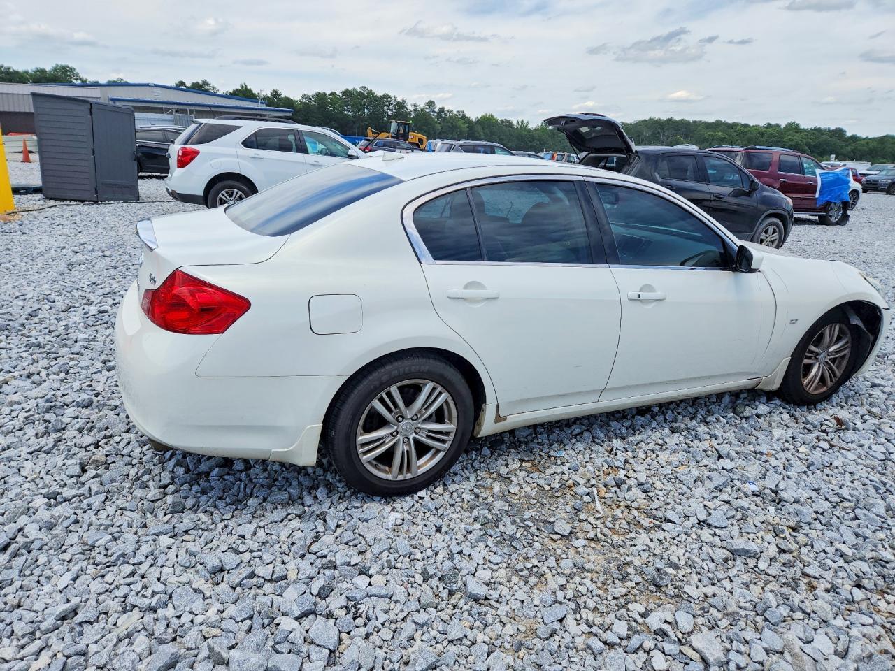 2015 INFINITI Q40
