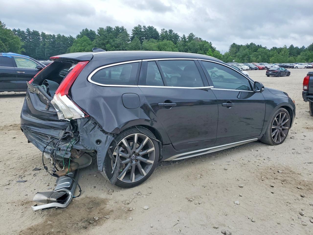 2015 VOLVO V60
