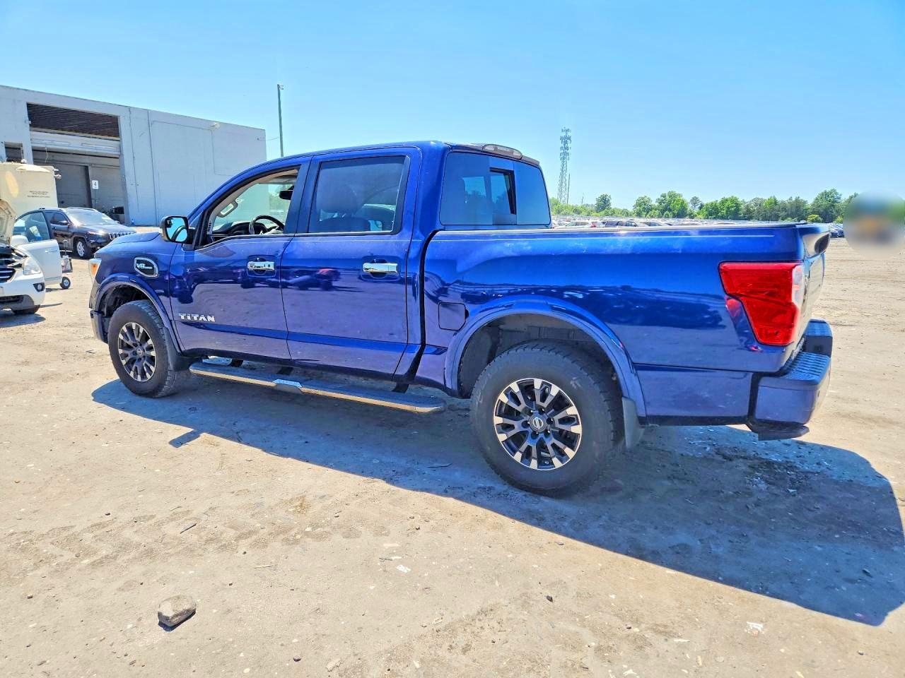 2017 NISSAN Titan