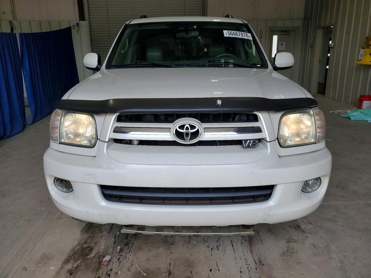 2005 TOYOTA Sequoia