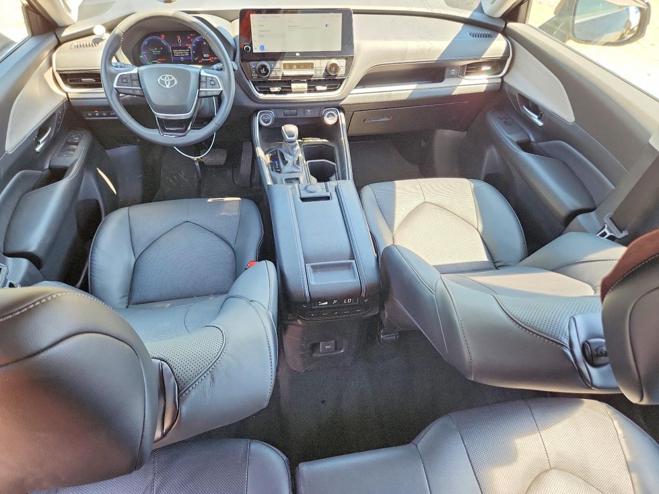 2024 TOYOTA HIGHLANDER