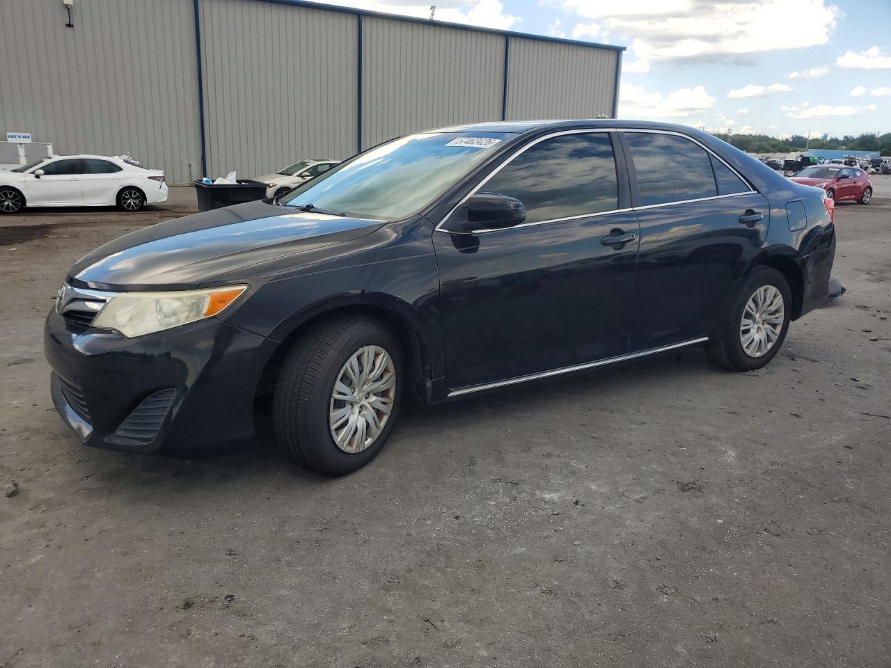 2014 TOYOTA CAMRY