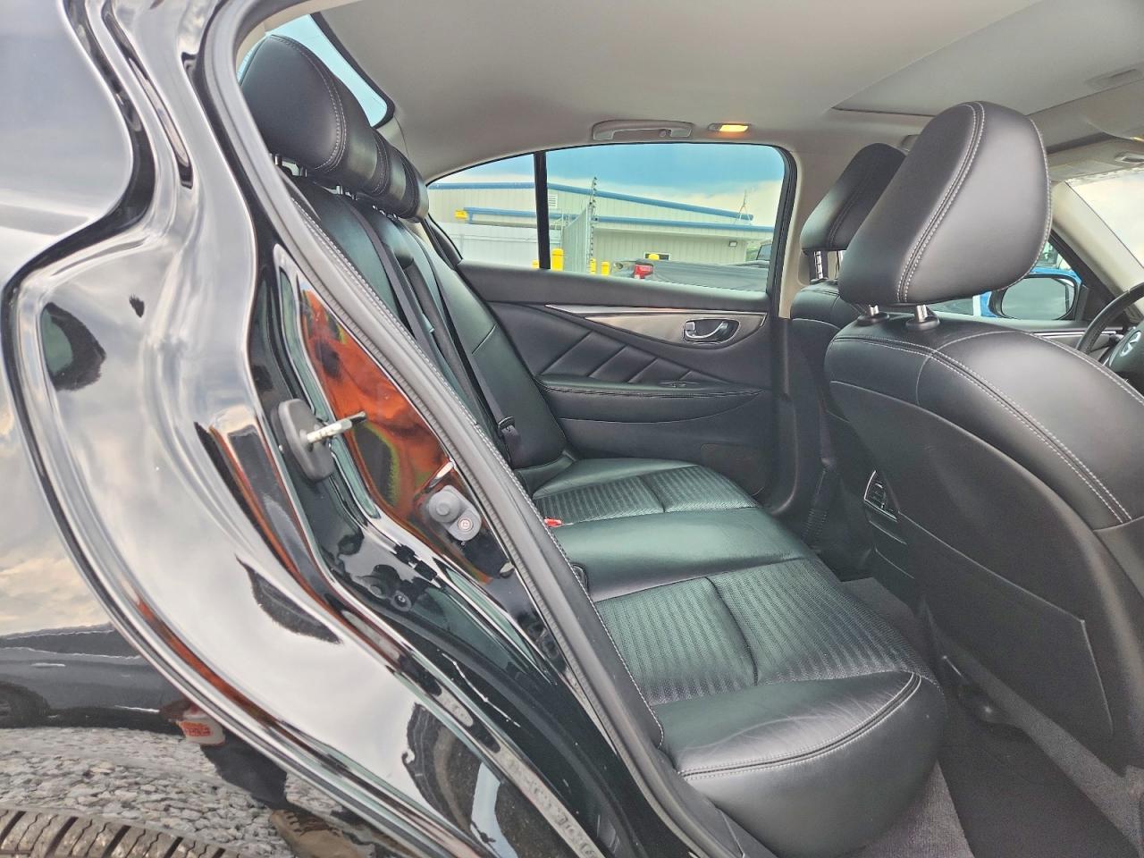 2015 INFINITI Q50