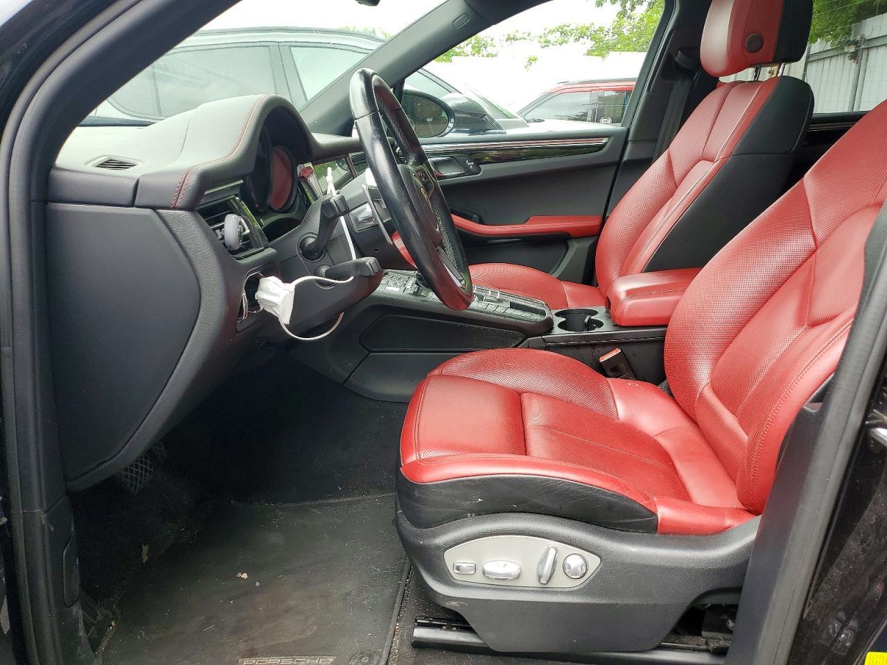 2019 PORSCHE Macan