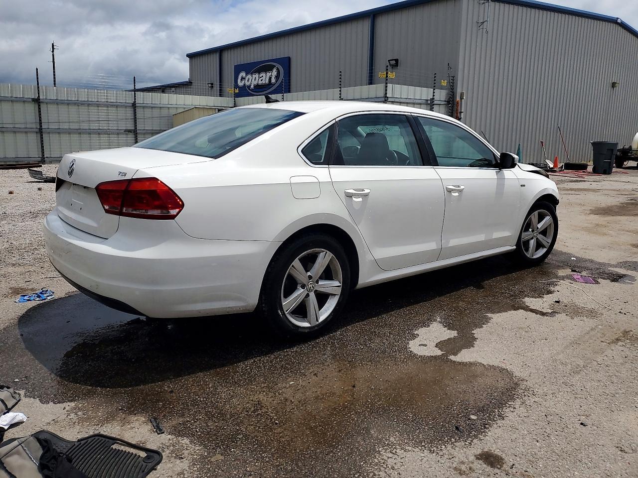 2015 VOLKSWAGEN Passat