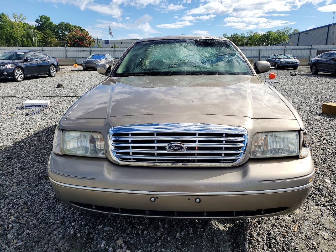 2002 FORD Crown Victoria