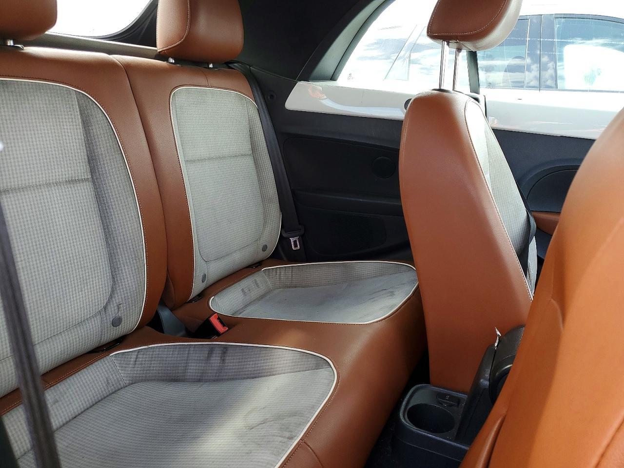 2015 VOLKSWAGEN Beetle