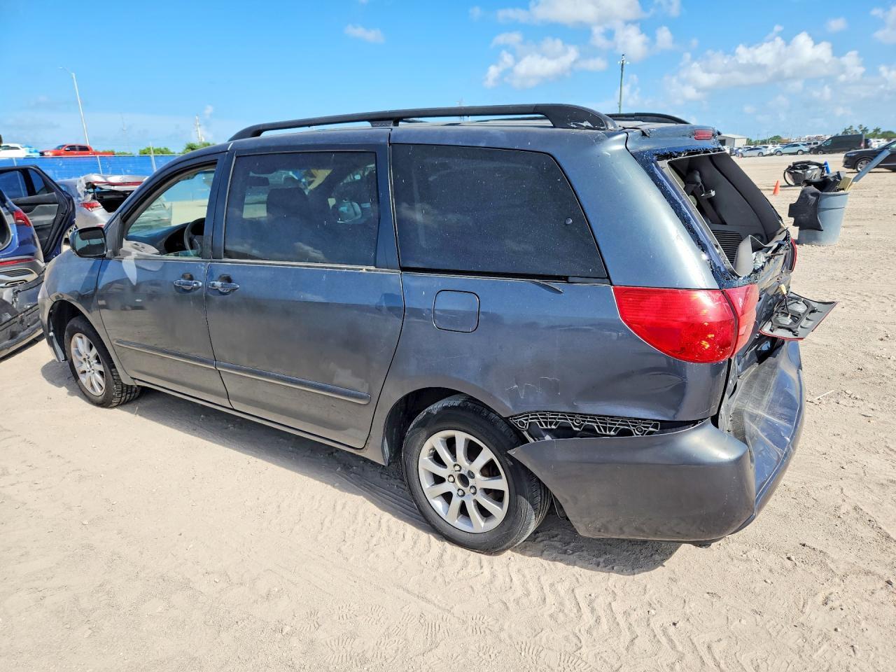 2010 TOYOTA SIENNA