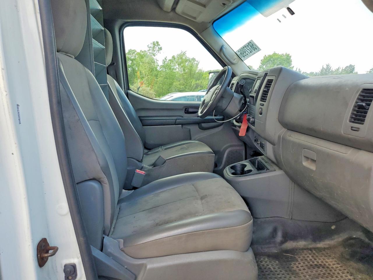 2016 NISSAN NV 2500