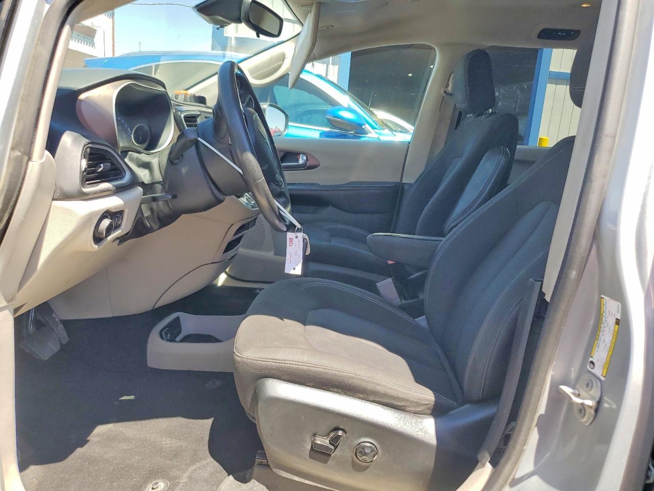 2023 CHRYSLER Voyager