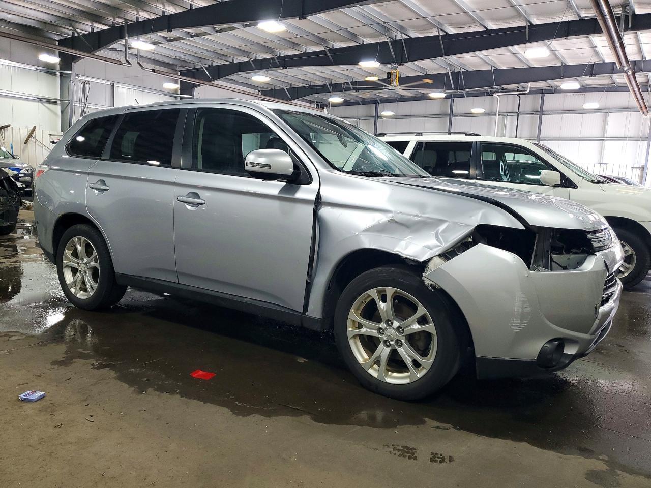 2014 MITSUBISHI outlander
