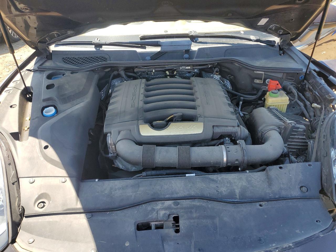 2016 PORSCHE CAYENNE
