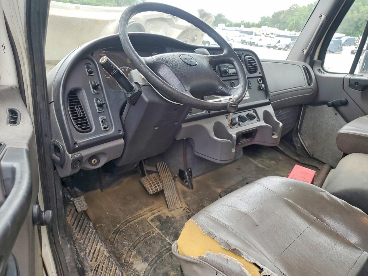 2014 FREIGHTLINER M2 106