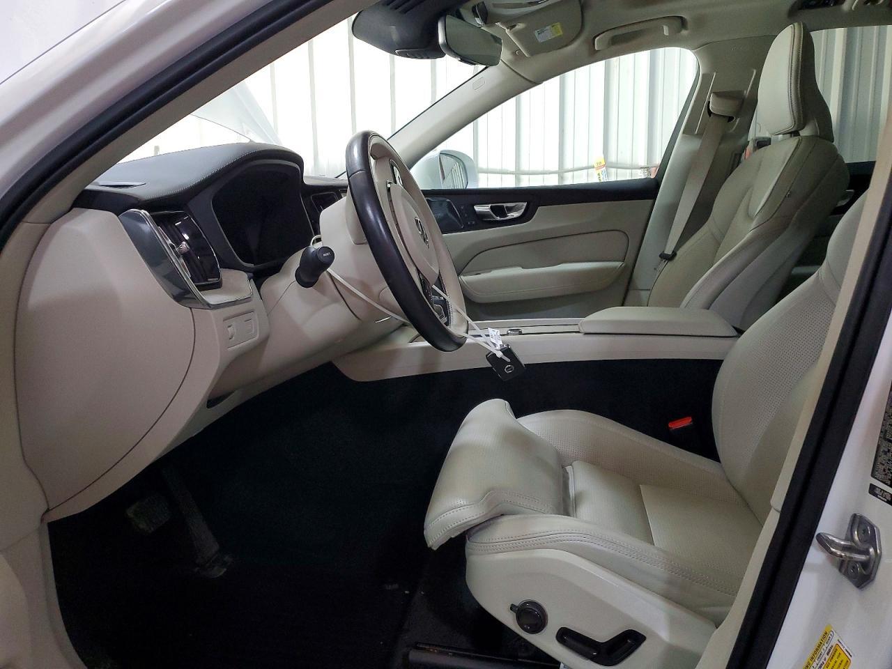 2021 VOLVO XC60
